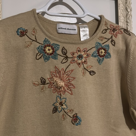 ALFRED DUNNER | Tan Short Sleeve Tee with Floral Embroidery - Picture 3 of 13